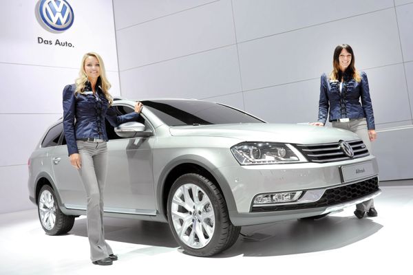 Fast Car Hot Girls in New York Auto Show 2012 1b Fast Car Hot Girls in New York Auto Show 2012 1b