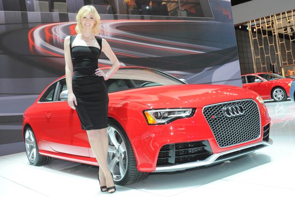 Super Car Beautiful Girls in New York Auto Show 2012 1i Super Car Beautiful Girls in New York Auto Show 2012 1i